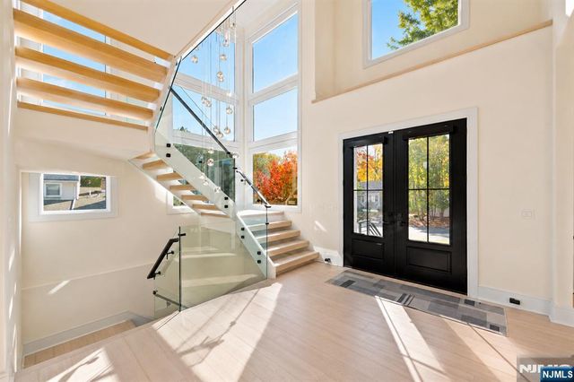 3 Mountain View Court, Demarest, NJ 07627