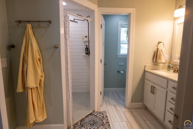 2701 Twin Lakes Dr, Emporia, KS 66801