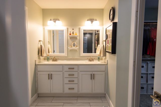 2701 Twin Lakes Dr, Emporia, KS 66801