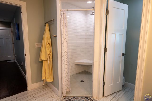 2701 Twin Lakes Dr, Emporia, KS 66801