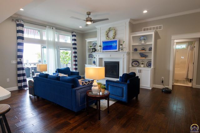 2701 Twin Lakes Dr, Emporia, KS 66801