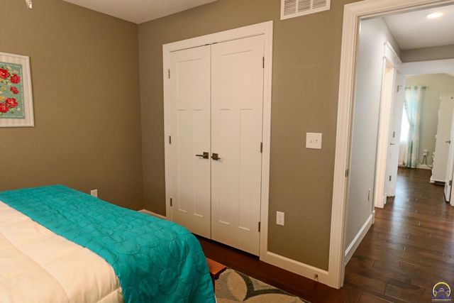 2701 Twin Lakes Dr, Emporia, KS 66801