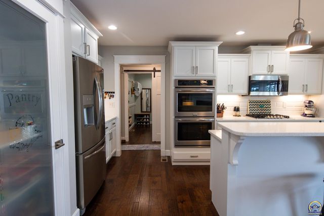 2701 Twin Lakes Dr, Emporia, KS 66801