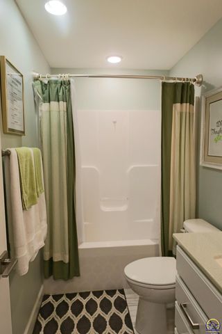 2701 Twin Lakes Dr, Emporia, KS 66801