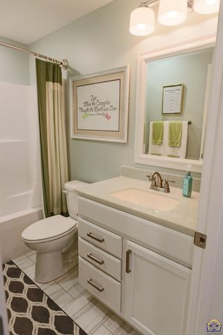 2701 Twin Lakes Dr, Emporia, KS 66801