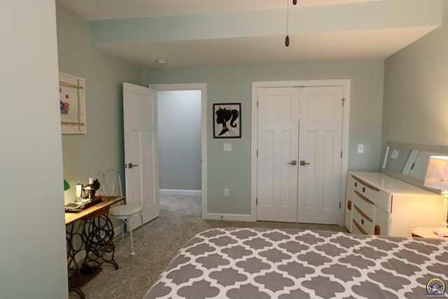 2701 Twin Lakes Dr, Emporia, KS 66801