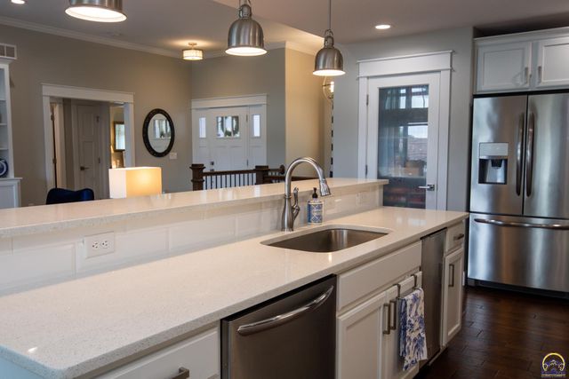 2701 Twin Lakes Dr, Emporia, KS 66801