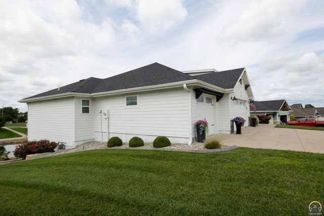 2701 Twin Lakes Dr, Emporia, KS 66801