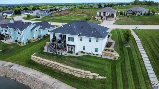 2701 Twin Lakes Dr, Emporia, KS 66801