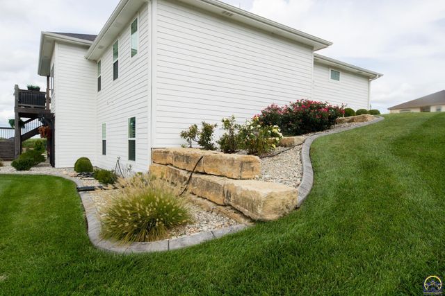 2701 Twin Lakes Dr, Emporia, KS 66801