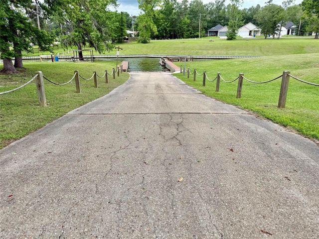 151 Moonlite Drive, Livingston, TX 77351