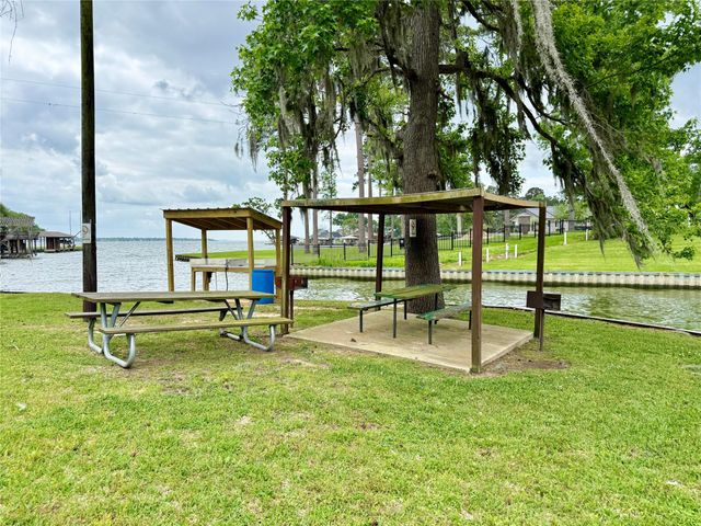 151 Moonlite Drive, Livingston, TX 77351