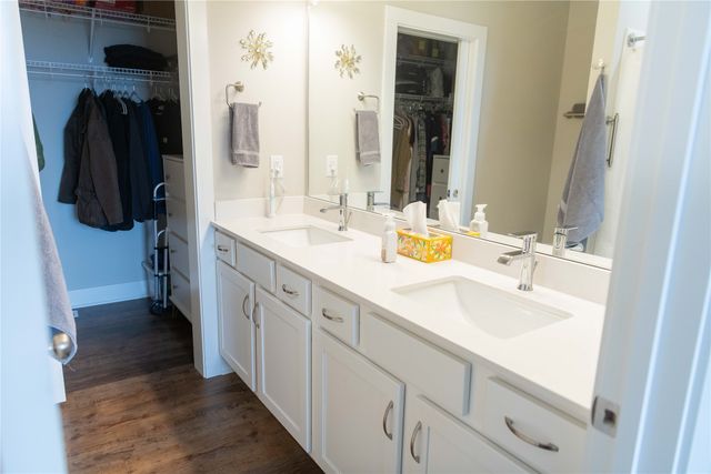 2925 Indigo Lane, Pella, IA 50219