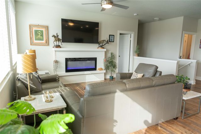 2925 Indigo Lane, Pella, IA 50219