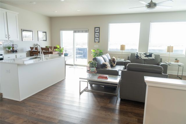 2925 Indigo Lane, Pella, IA 50219