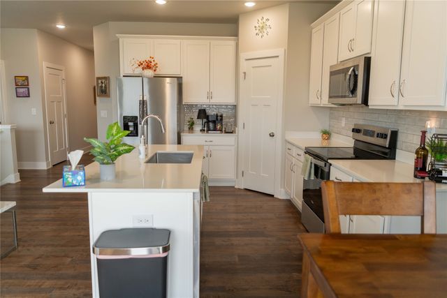 2925 Indigo Lane, Pella, IA 50219