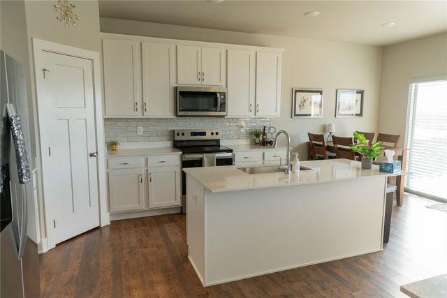 2925 Indigo Lane, Pella, IA 50219