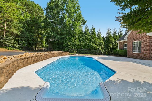 2411 Stoney Run Drive, Oakboro, NC 28129
