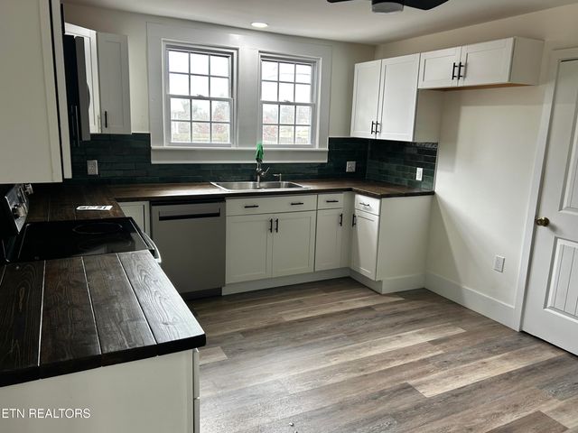 104 Helms Drive, Madisonville, TN 37354