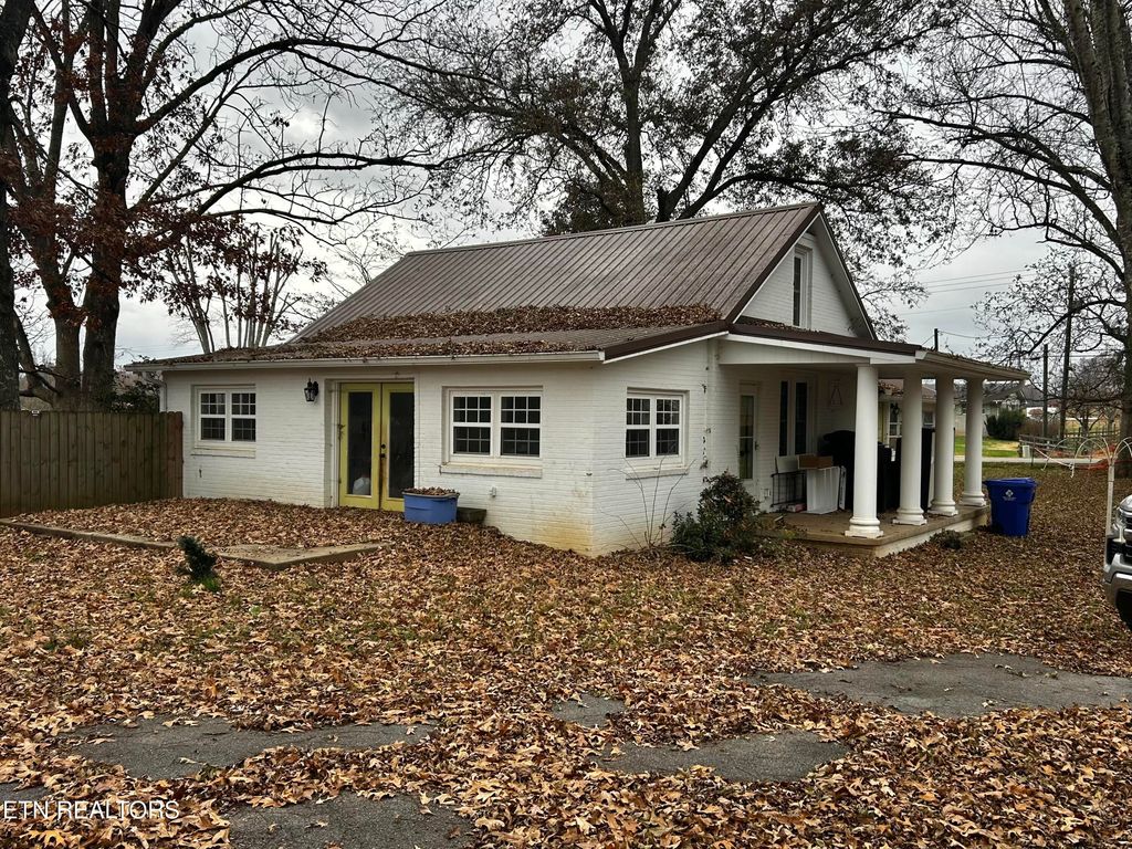 104 Helms Drive, Madisonville, TN 37354