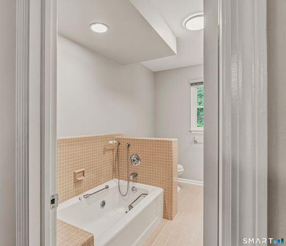 11 Hunt Lane, Weston, CT 06883