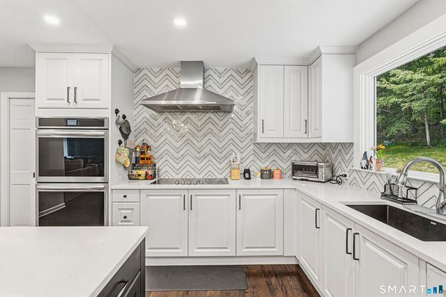 11 Hunt Lane, Weston, CT 06883
