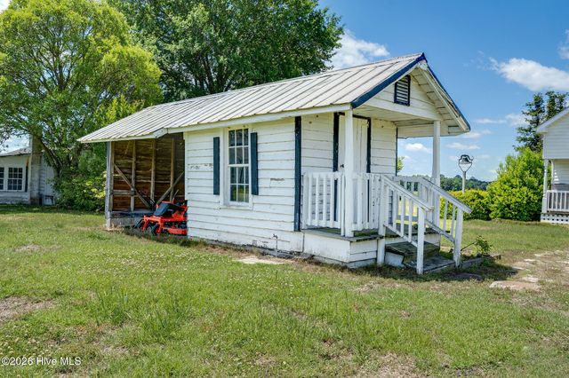 1352 Cornwallis Road, Rose Hill, NC 28458