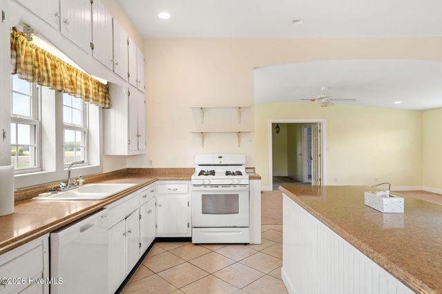 1352 Cornwallis Road, Rose Hill, NC 28458