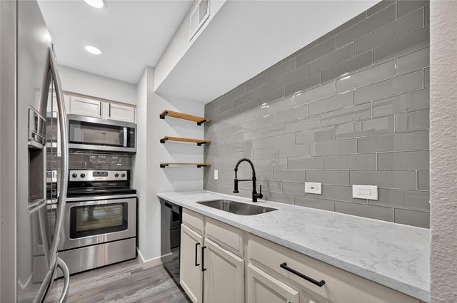 6646 E Lovers Lane 911, Dallas, TX 75214