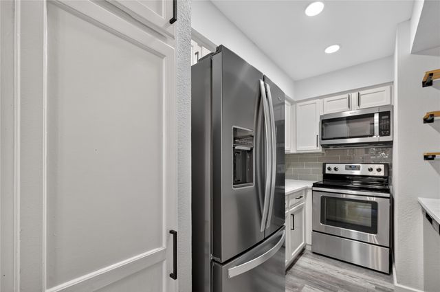 6646 E Lovers Lane 911, Dallas, TX 75214