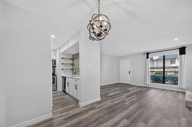 6646 E Lovers Lane 911, Dallas, TX 75214