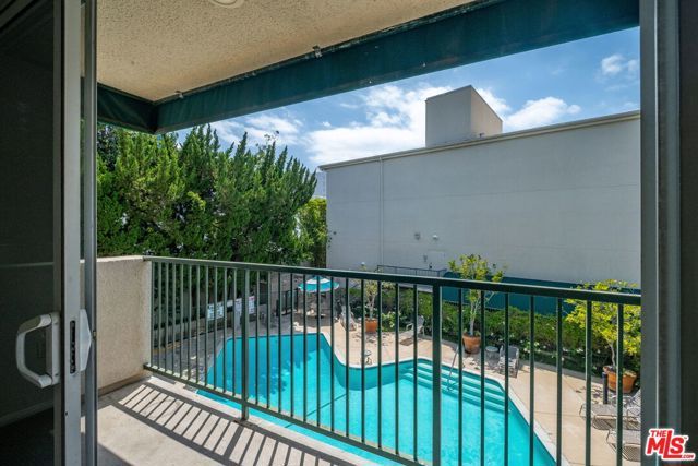 4501 Cedros Avenue 206, Sherman Oaks, CA 91403