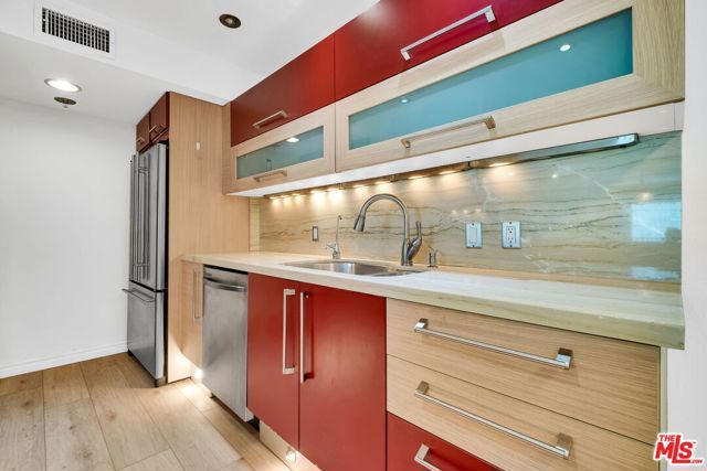 4501 Cedros Avenue 206, Sherman Oaks, CA 91403