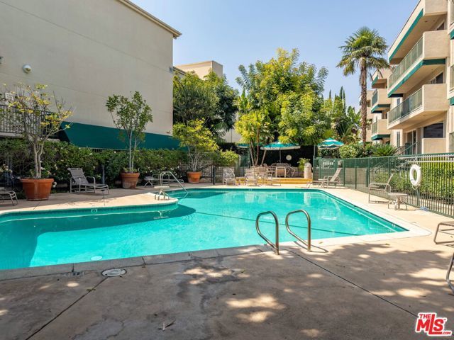 4501 Cedros Avenue 206, Sherman Oaks, CA 91403