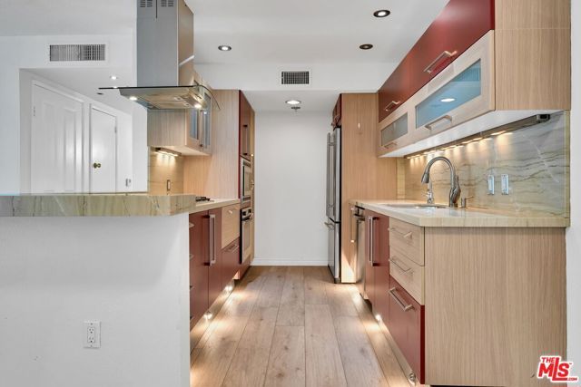 4501 Cedros Avenue 206, Sherman Oaks, CA 91403
