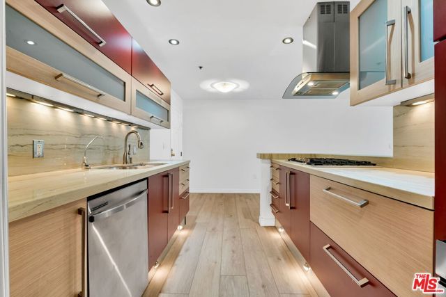 4501 Cedros Avenue 206, Sherman Oaks, CA 91403