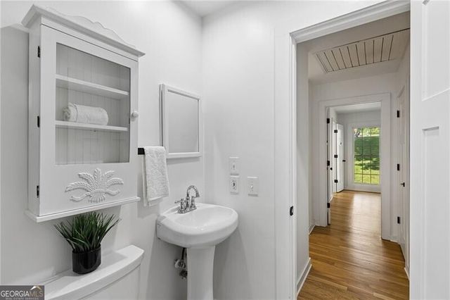 60 Willow Springs Lane, Roswell, GA 30075