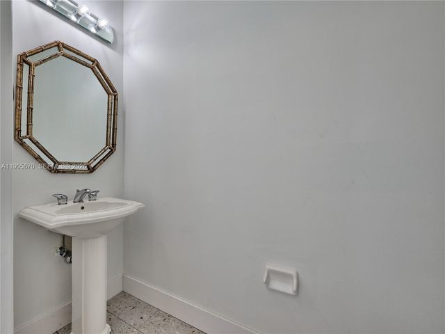 475 Ocean Ridge Way, Juno Beach, FL 33408