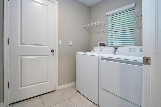 9437 LEMON DROP LOOP, Sun City Center, FL 33573