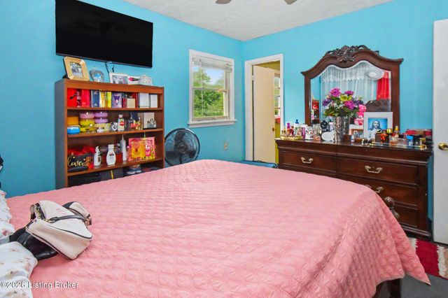 7517 Manslick Rd, Louisville, KY 40214