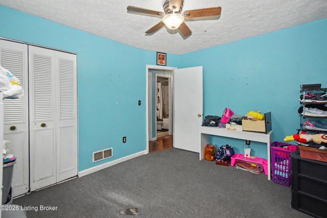 7517 Manslick Rd, Louisville, KY 40214