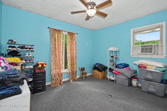 7517 Manslick Rd, Louisville, KY 40214