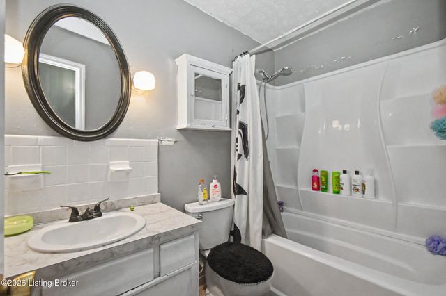 7517 Manslick Rd, Louisville, KY 40214