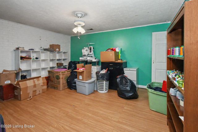 7517 Manslick Rd, Louisville, KY 40214