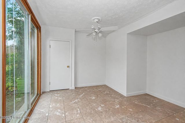 7517 Manslick Rd, Louisville, KY 40214