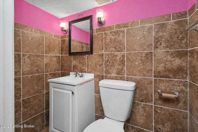 7517 Manslick Rd, Louisville, KY 40214
