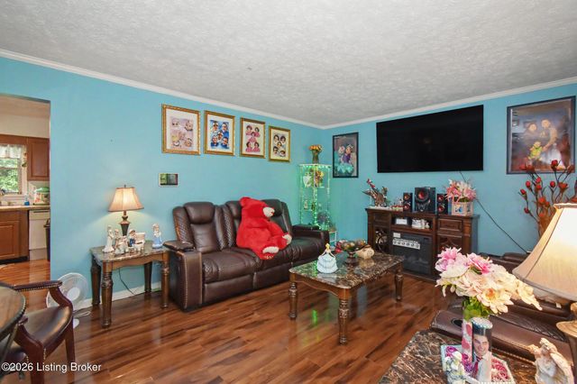7517 Manslick Rd, Louisville, KY 40214