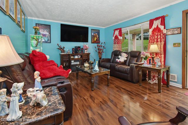 7517 Manslick Rd, Louisville, KY 40214