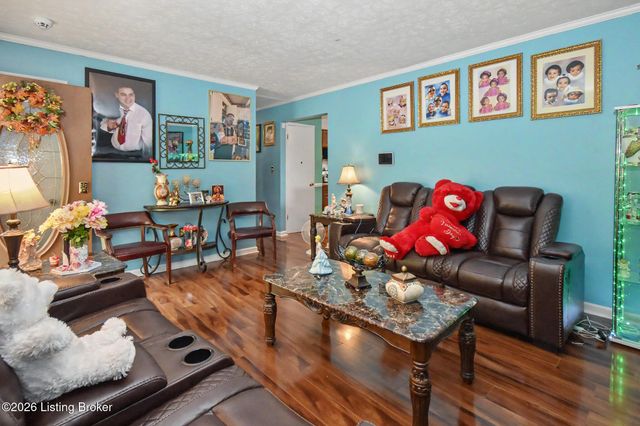 7517 Manslick Rd, Louisville, KY 40214