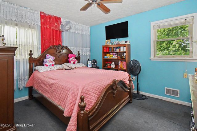 7517 Manslick Rd, Louisville, KY 40214